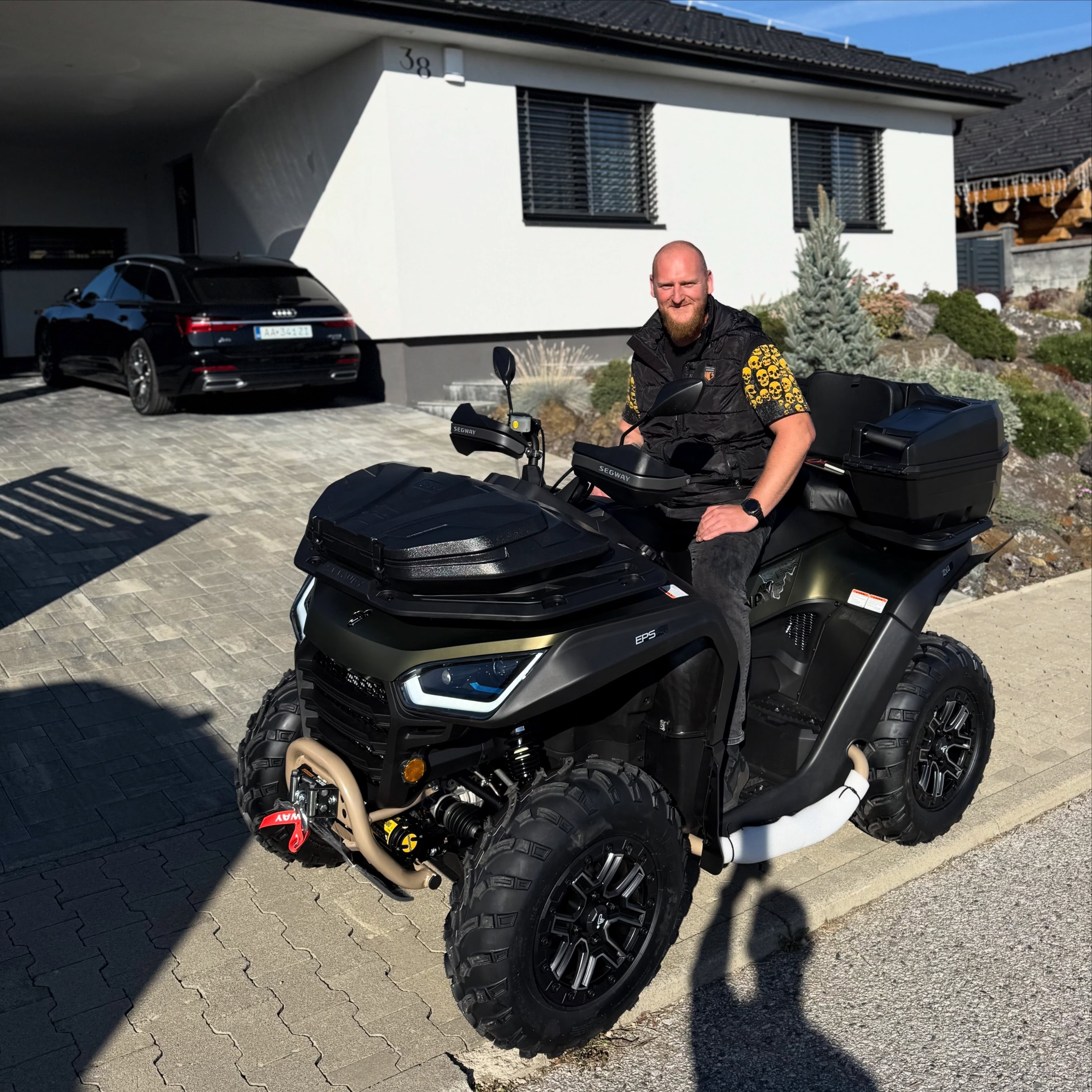 Prvý Segway AT6 v novej špeciálnej Metallic green farbe už je odovzdaný a my týmto ešte raz prajeme veľa šťastných km no…
