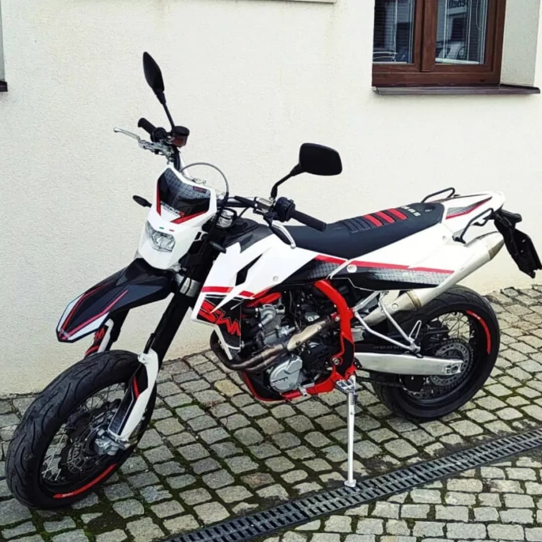 SWM - SM 500 - ČERVENÁ-BIELA - BAZAROVÝ MOTOCYKEL